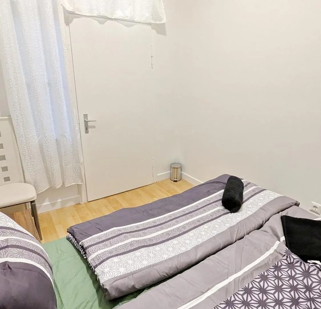Gazde/Camere de închiriat Cozy Room In Stadthalle Area Viena Austria